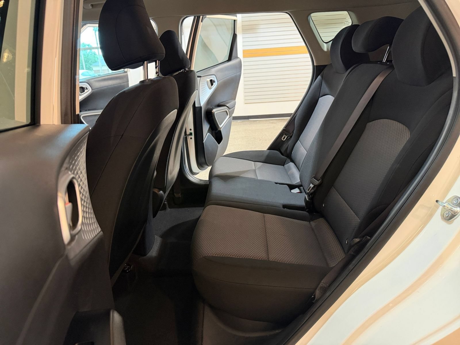 Used 2025 Kia Soul LX w/ LX Technology Package FWD image 24
