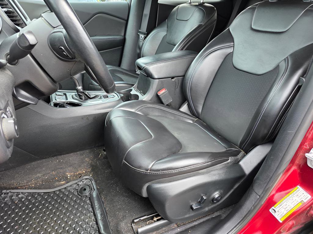 Used 2019 Jeep Cherokee Latitude Plus w/ Cold Weather Group image 18