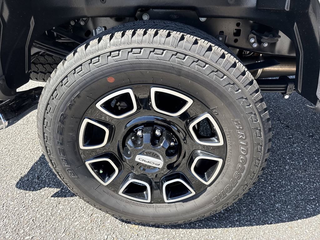Used 2025 Ford F250 Platinum image 17