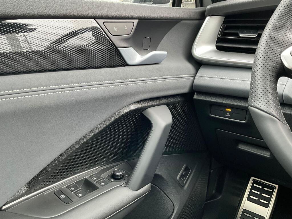 New 2026 Volkswagen Tiguan SE R-Line AWD/4WD image 22