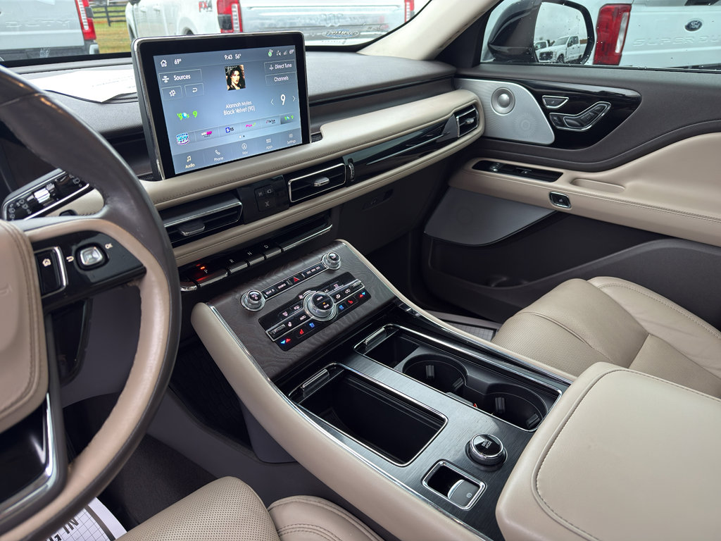 Used 2022 Lincoln Aviator Reserve w/ Equipment Group 201A AWD/4WD image 11