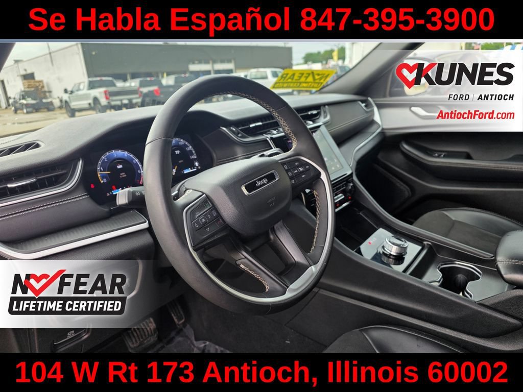 Used 2025 Jeep Grand Cherokee Altitude AWD/4WD image 21