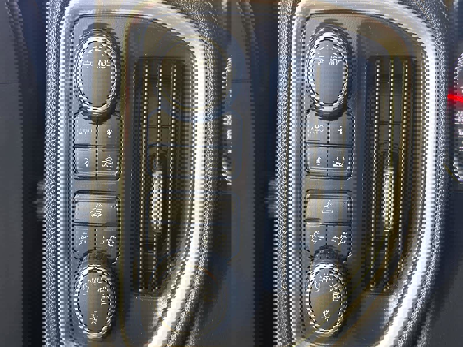 Used 2020 Chevrolet Silverado 1500 LT w/ Trailering Package image 21