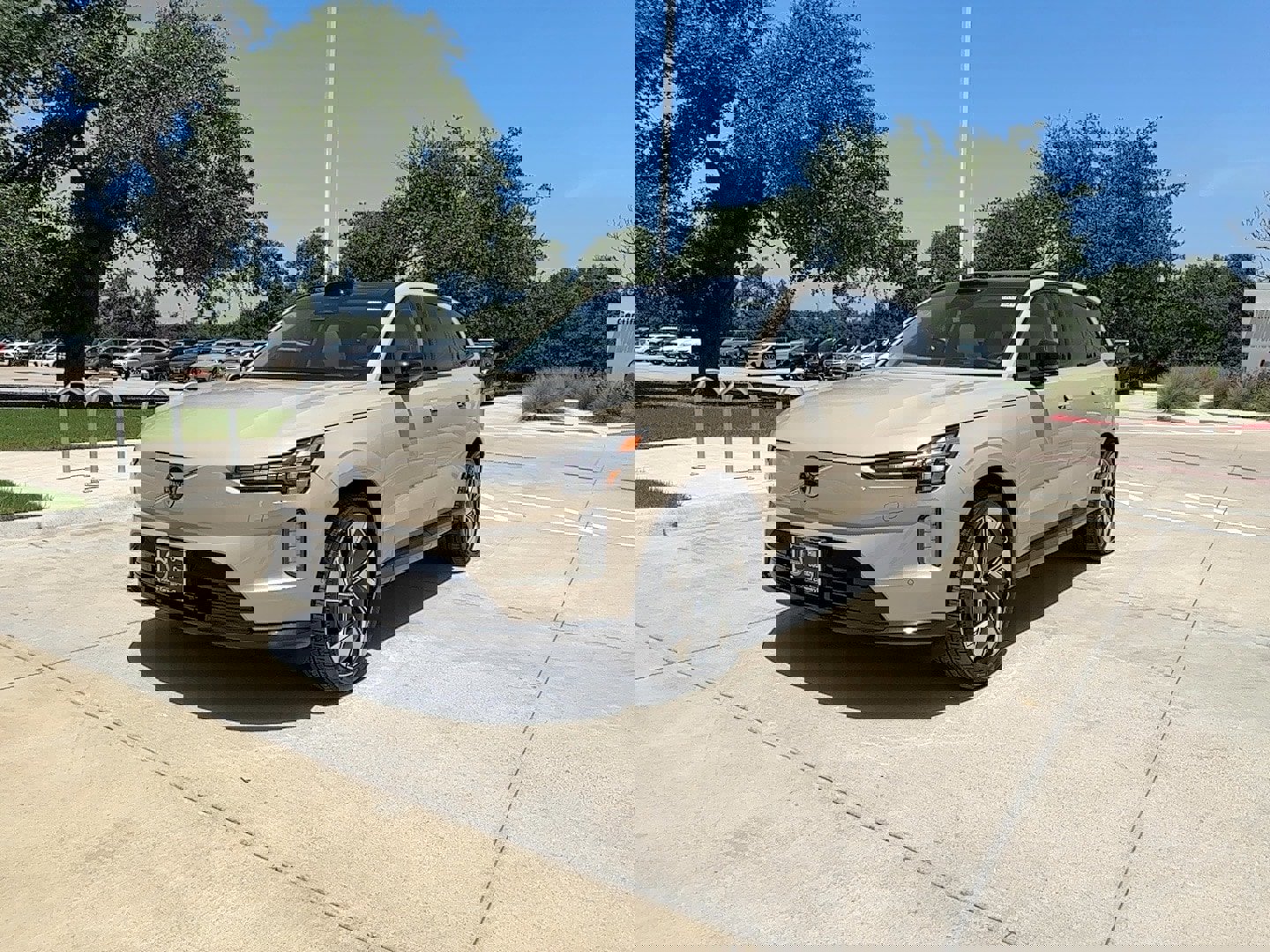 Used 2025 Volvo EX90 Ultra image 2