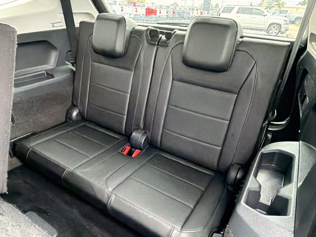 Used 2018 Volkswagen Tiguan SE w/ 3rd Row Seat Package AWD/4WD image 12
