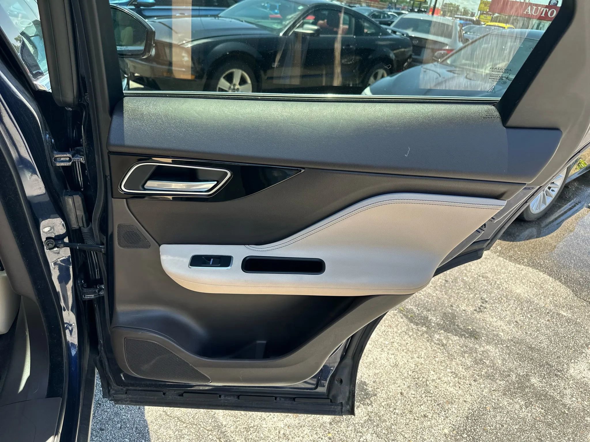 Used 2018 Jaguar F-PACE Prestige image 22