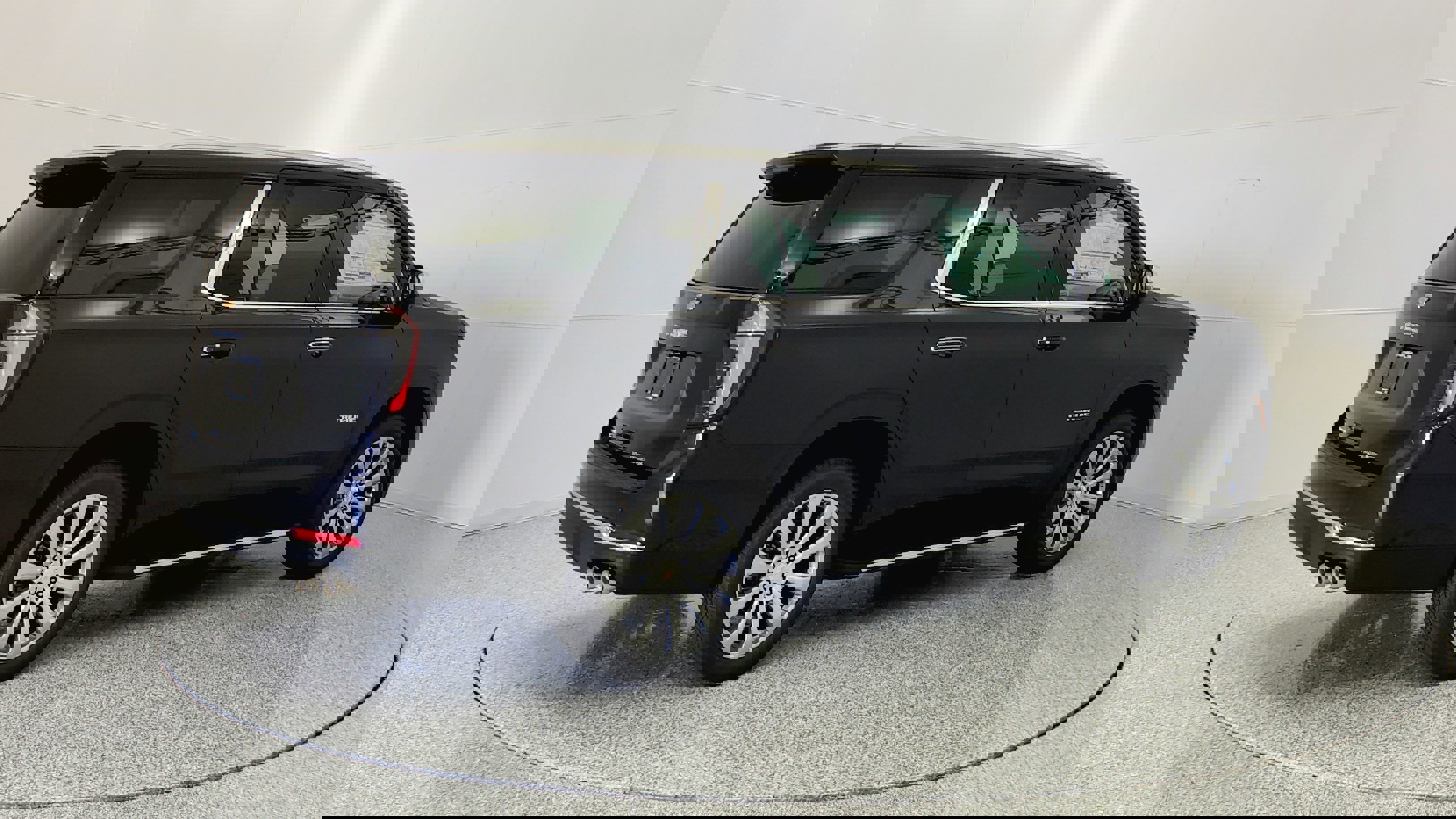 New 2025 Chevrolet Tahoe Premier image 3