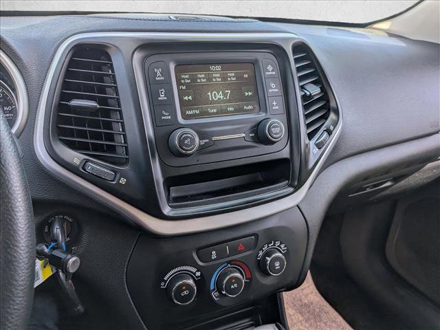 Used 2016 Jeep Cherokee Sport image 18