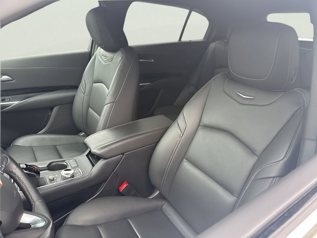 Certified 2024 Cadillac XT4 Luxury w/ Cold Weather Package image 14