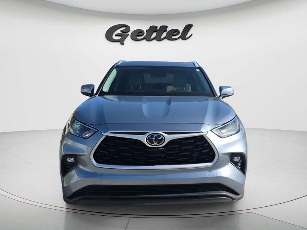 Used 2023 Toyota Highlander XLE image 16