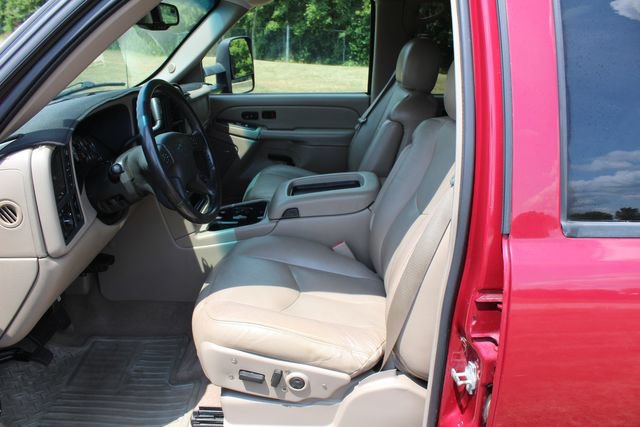 Used 2004 Chevrolet Silverado 2500 LT AWD/4WD image 22