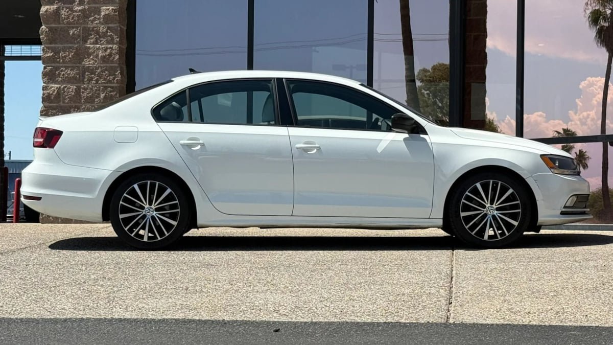 Used 2016 Volkswagen Jetta Sport FWD image 15
