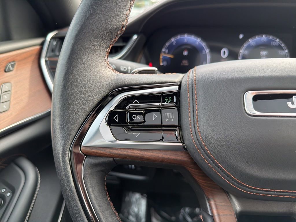 Used 2025 Jeep Grand Cherokee Summit image 27
