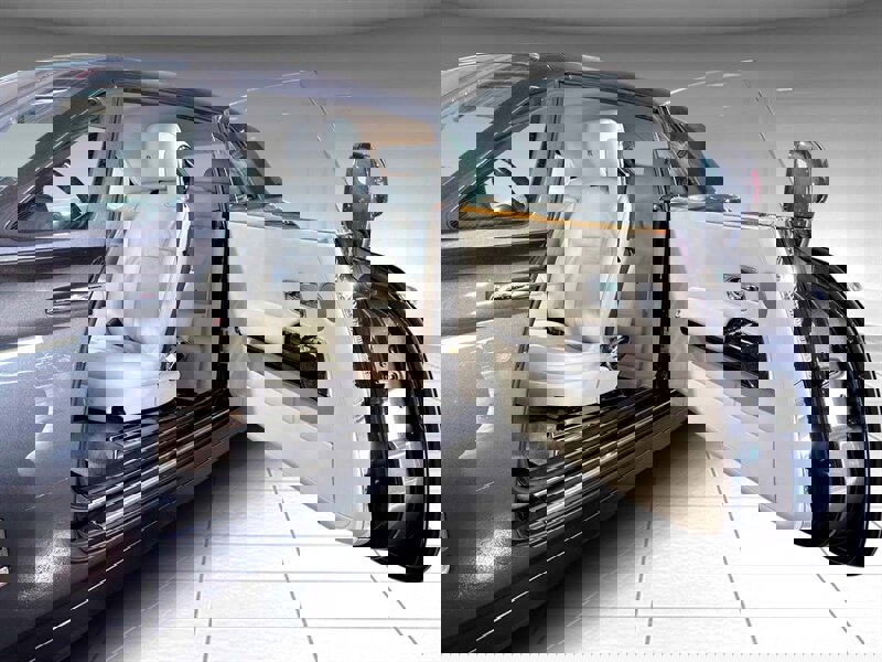 Used 2012 Rolls-Royce Phantom Drophead Coupe image 34