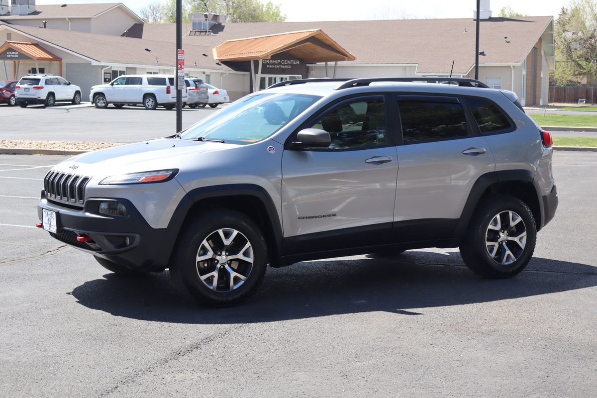Used 2016 Jeep Cherokee Trailhawk w/ Cold Weather Group AWD/4WD image 10