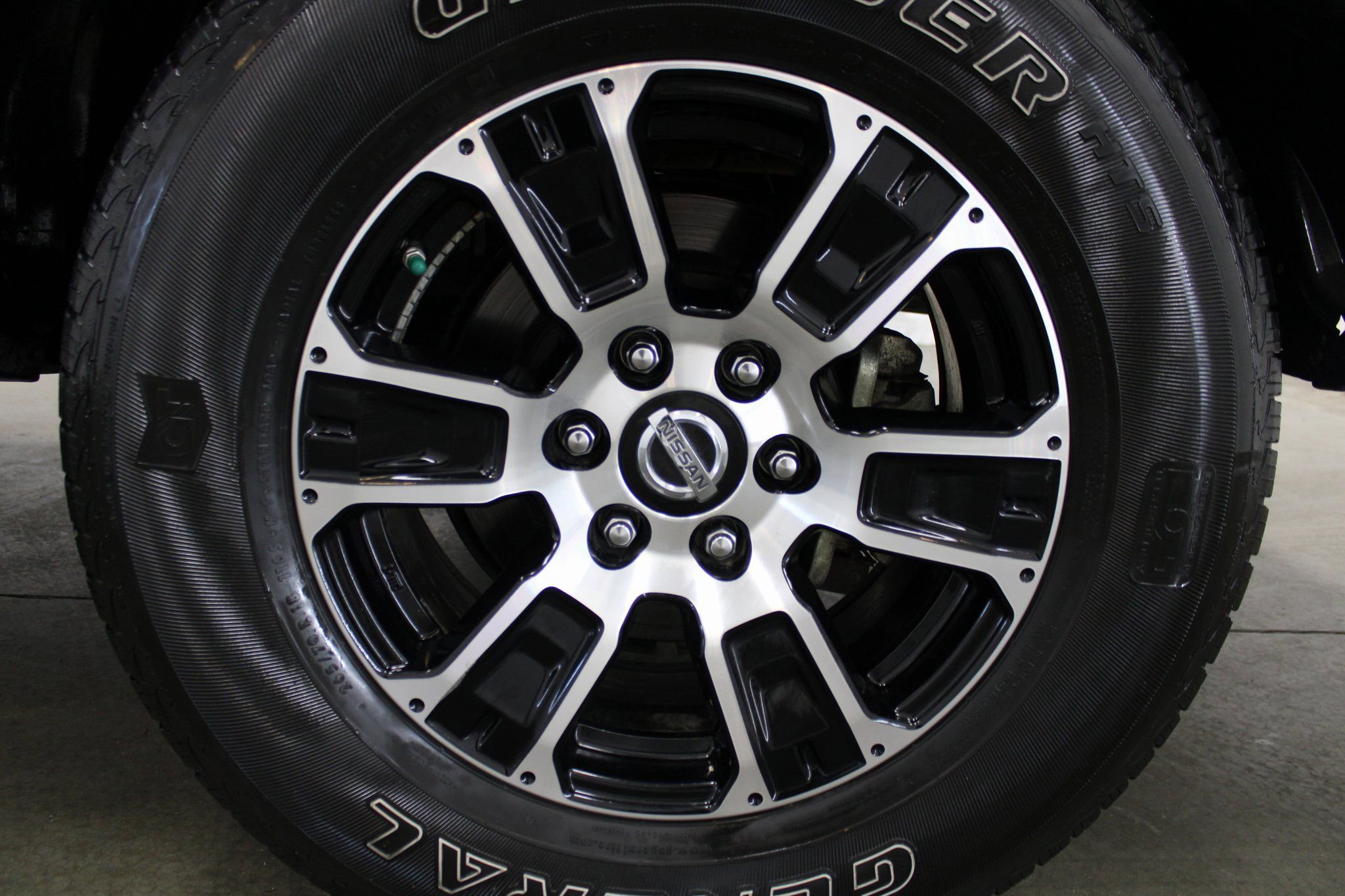 Used 2022 Nissan Titan SV image 8