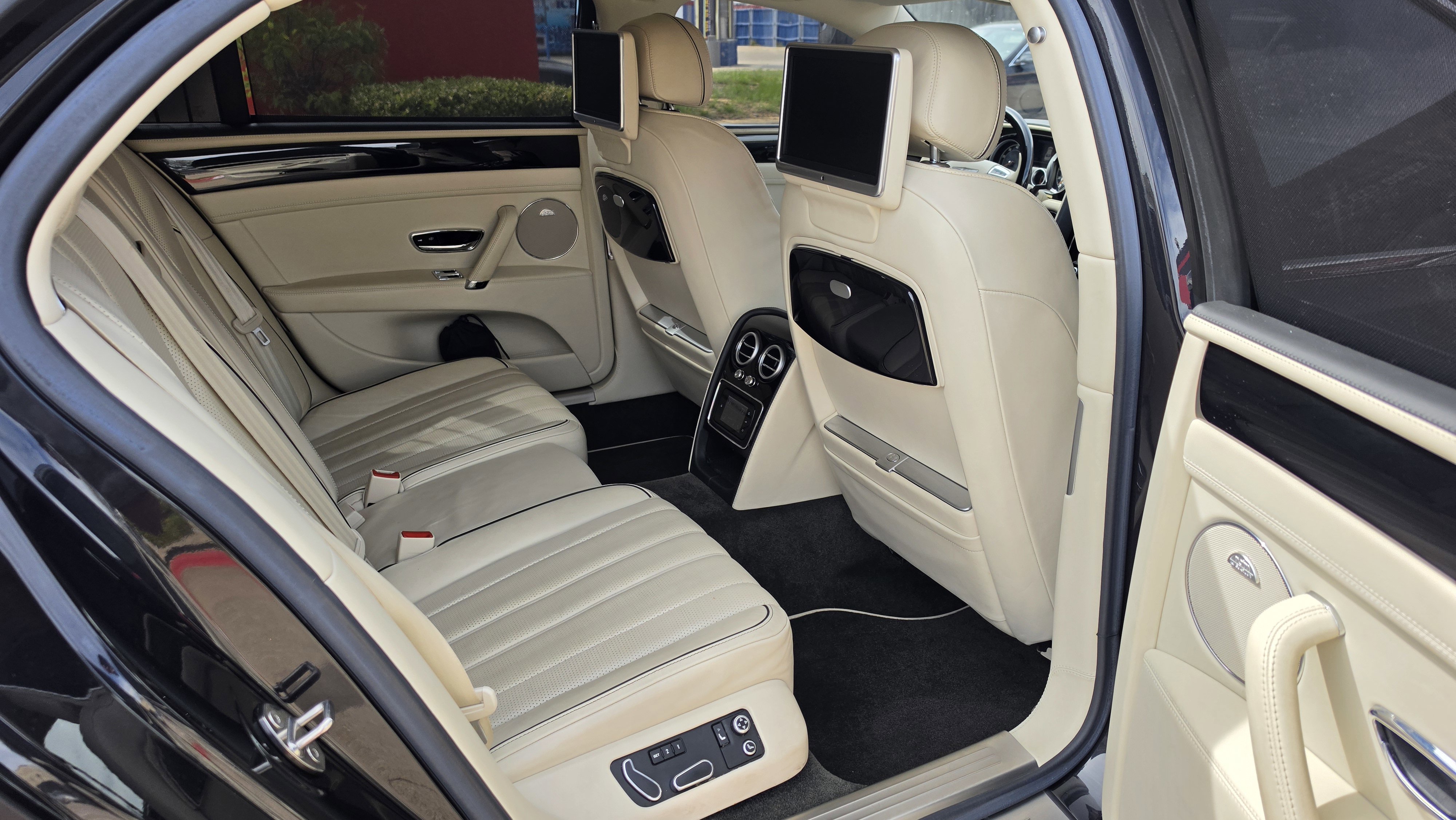 Used 2015 Bentley Flying Spur V8 image 30