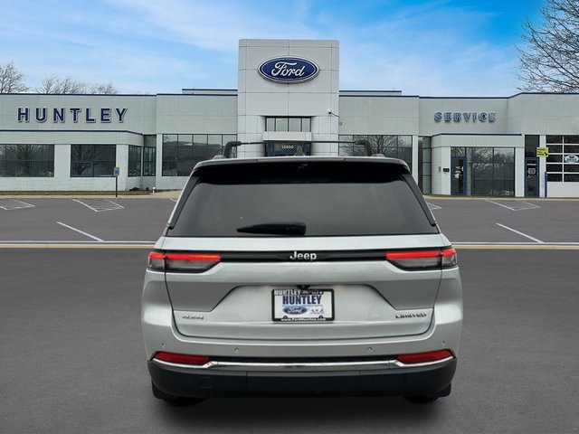 Used 2023 Jeep Grand Cherokee Limited w/ Luxury Tech Group II AWD/4WD image 4