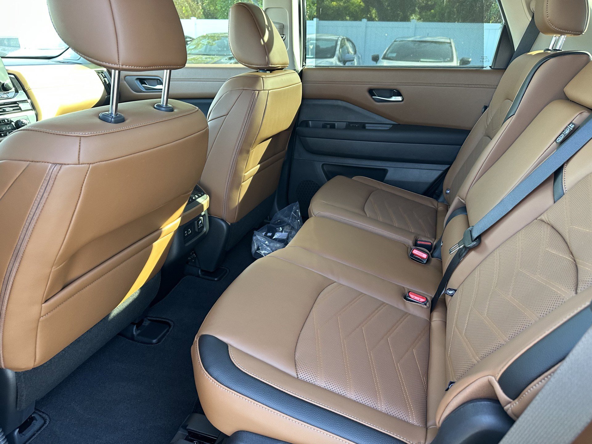 New 2025 Nissan Pathfinder Platinum w/ Lighting Package (N92) image 15