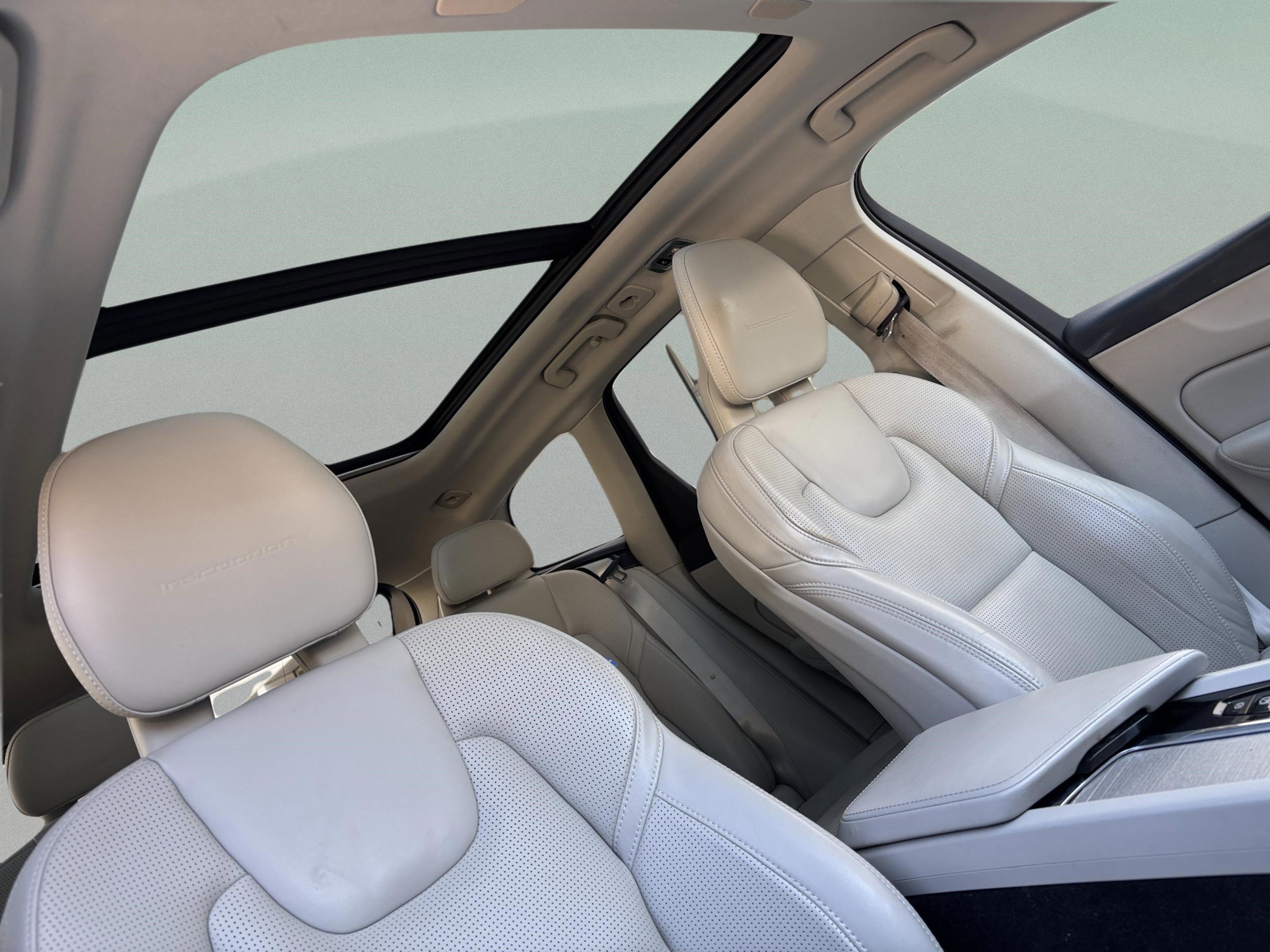 Used 2018 Volvo XC60 T6 Inscription w/ Luxury Seat Package image 26