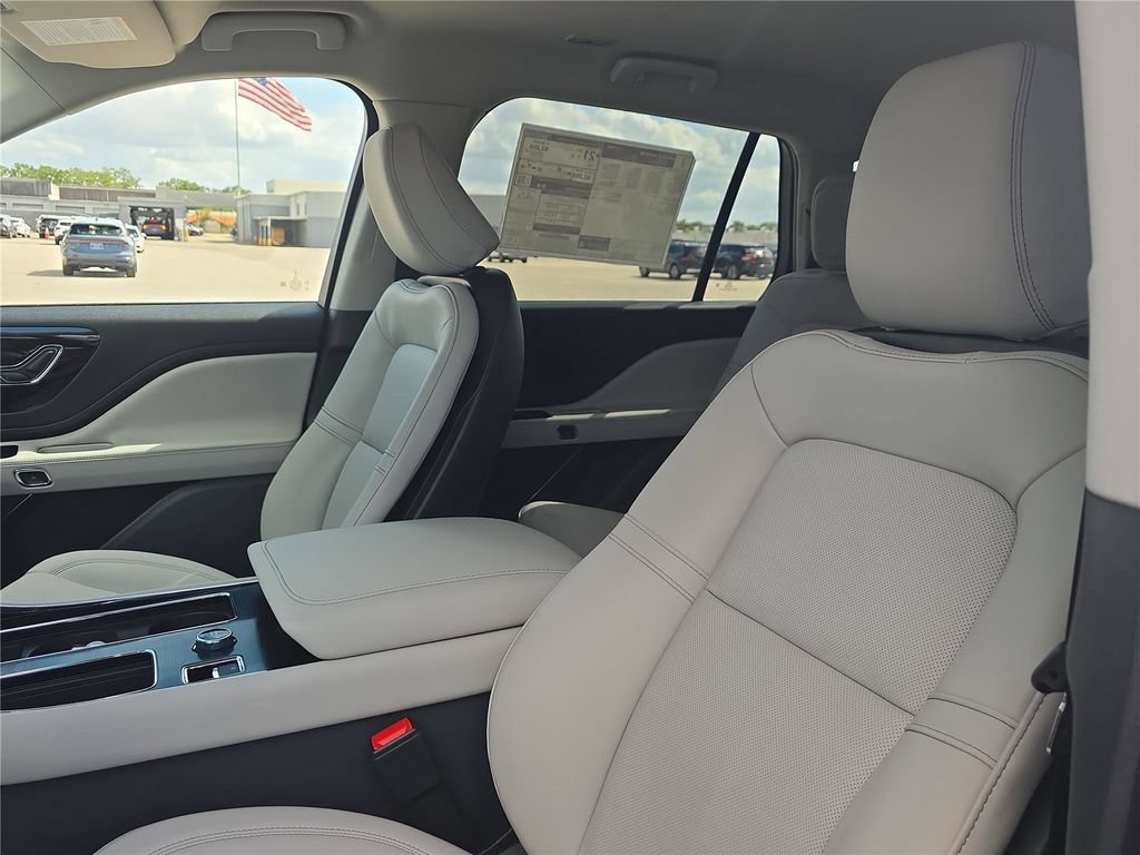 New 2026 Lincoln Aviator 2WD image 17