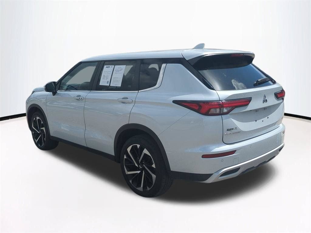 Used 2024 Mitsubishi Outlander SE Black Edition AWD/4WD image 7