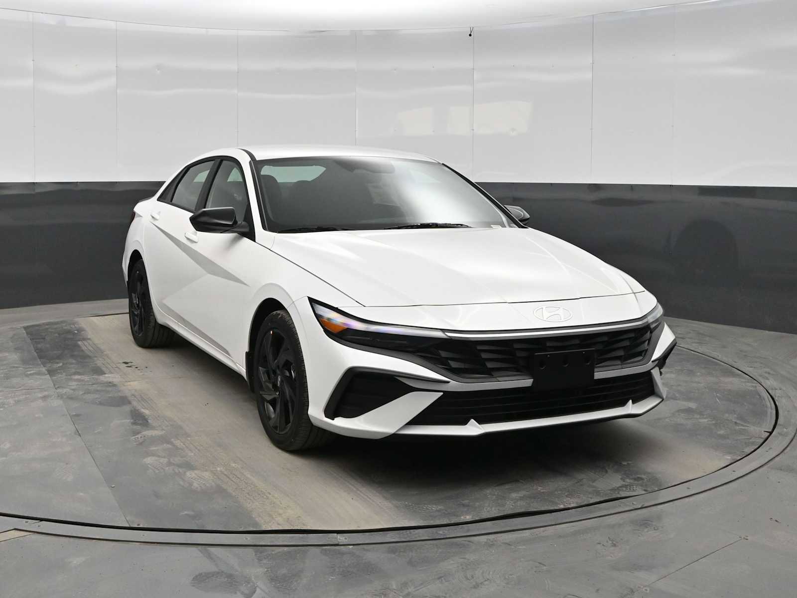 New 2026 Hyundai Elantra Sport image 2