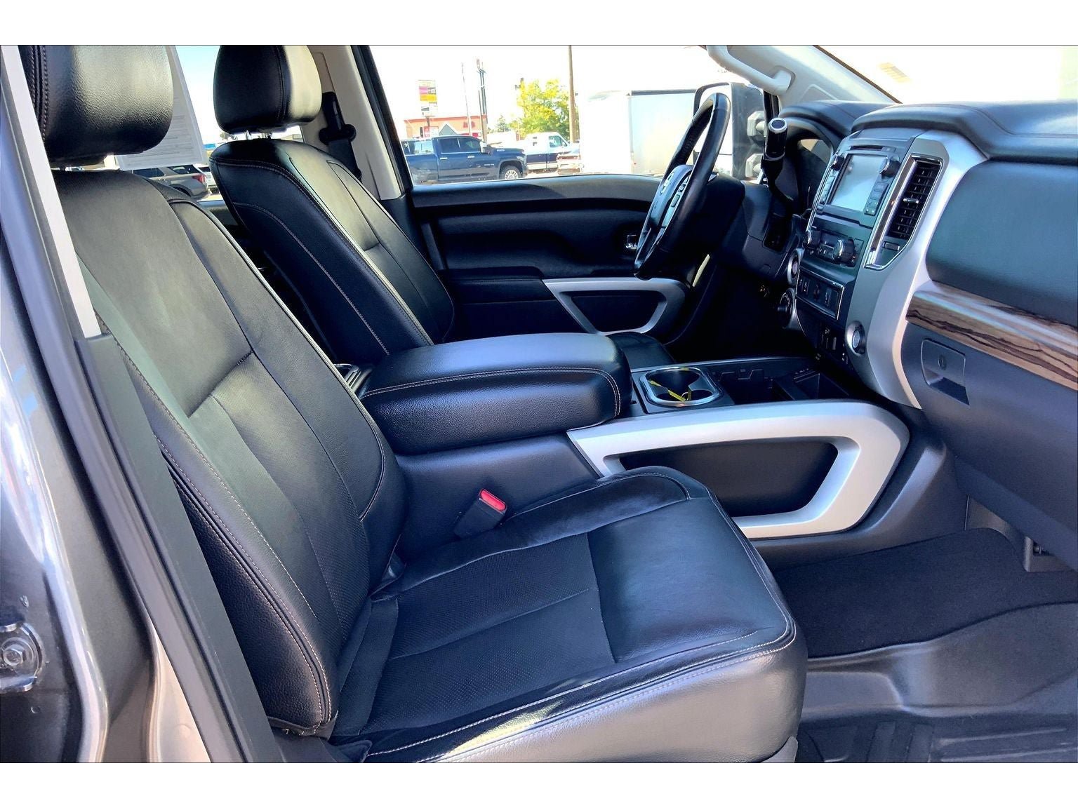 Used 2016 Nissan Titan SL AWD/4WD image 8