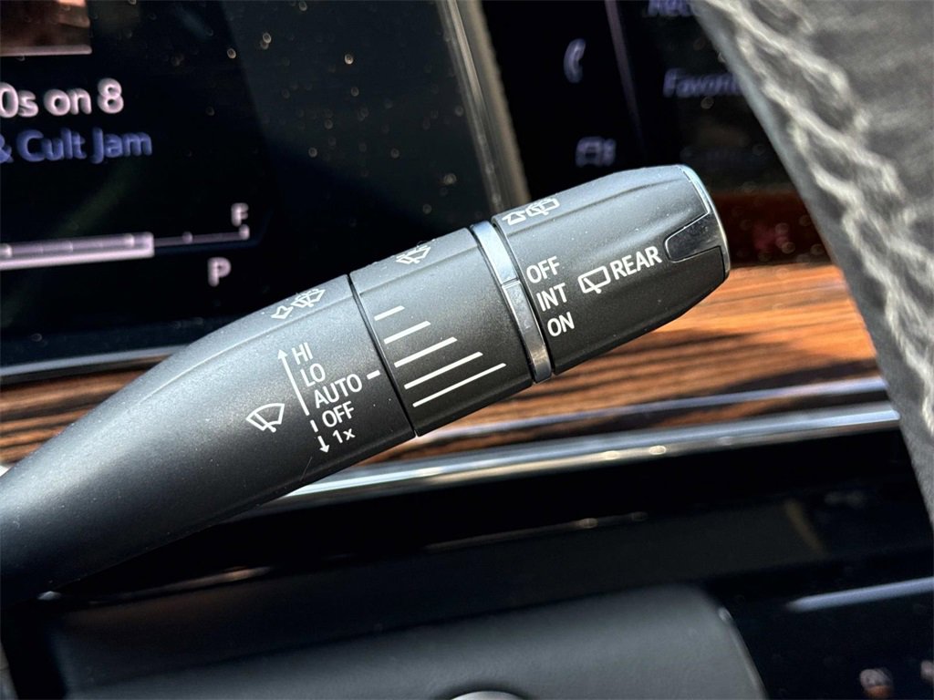 Used 2021 Cadillac Escalade Premium Luxury image 28