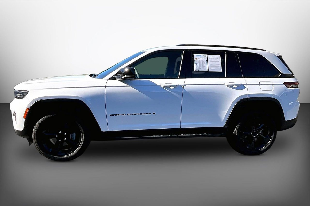 Certified 2023 Jeep Grand Cherokee Altitude AWD/4WD image 5