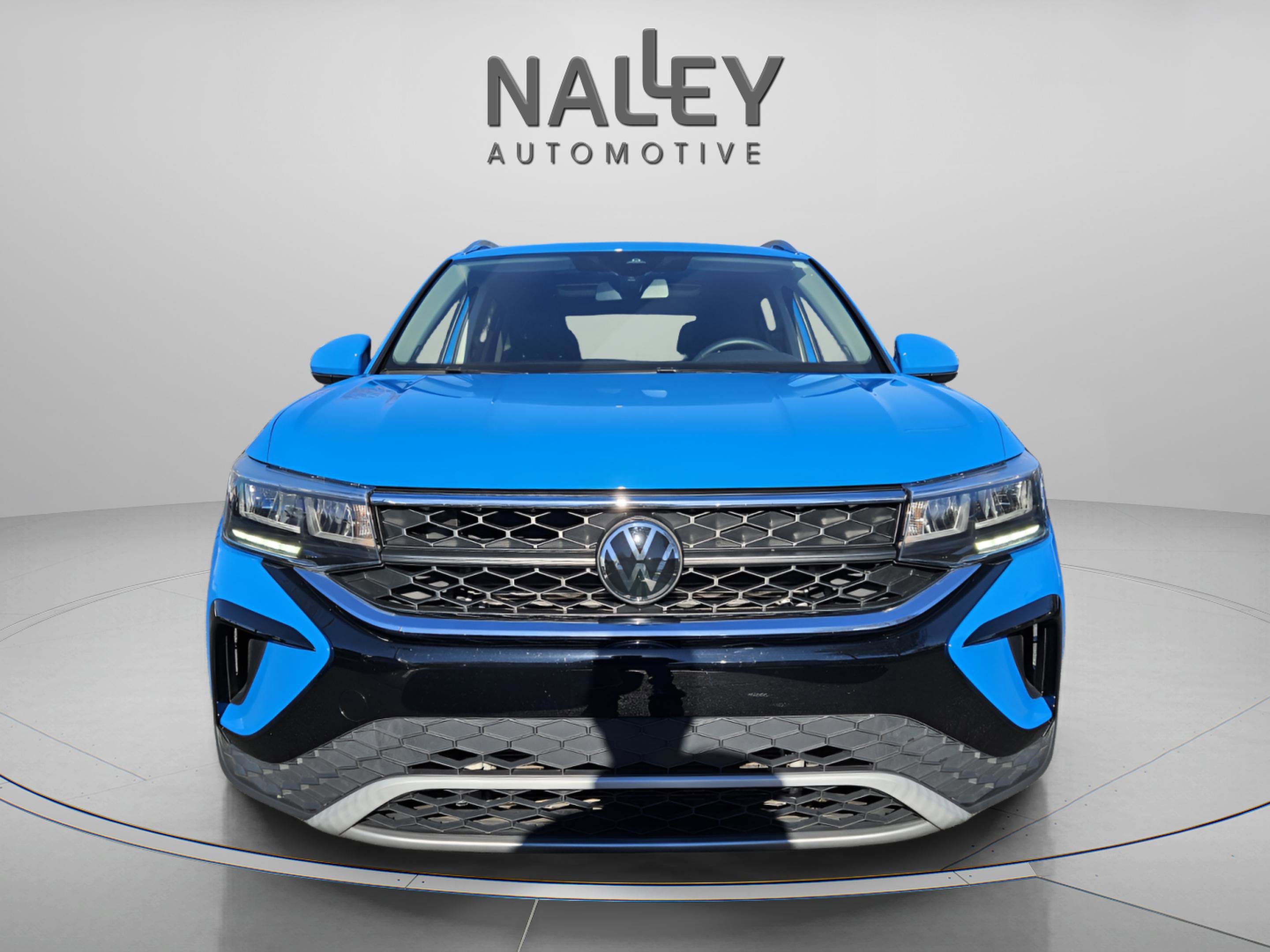 Used 2022 Volkswagen Taos SE w/ Panoramic Sunroof Package image 8