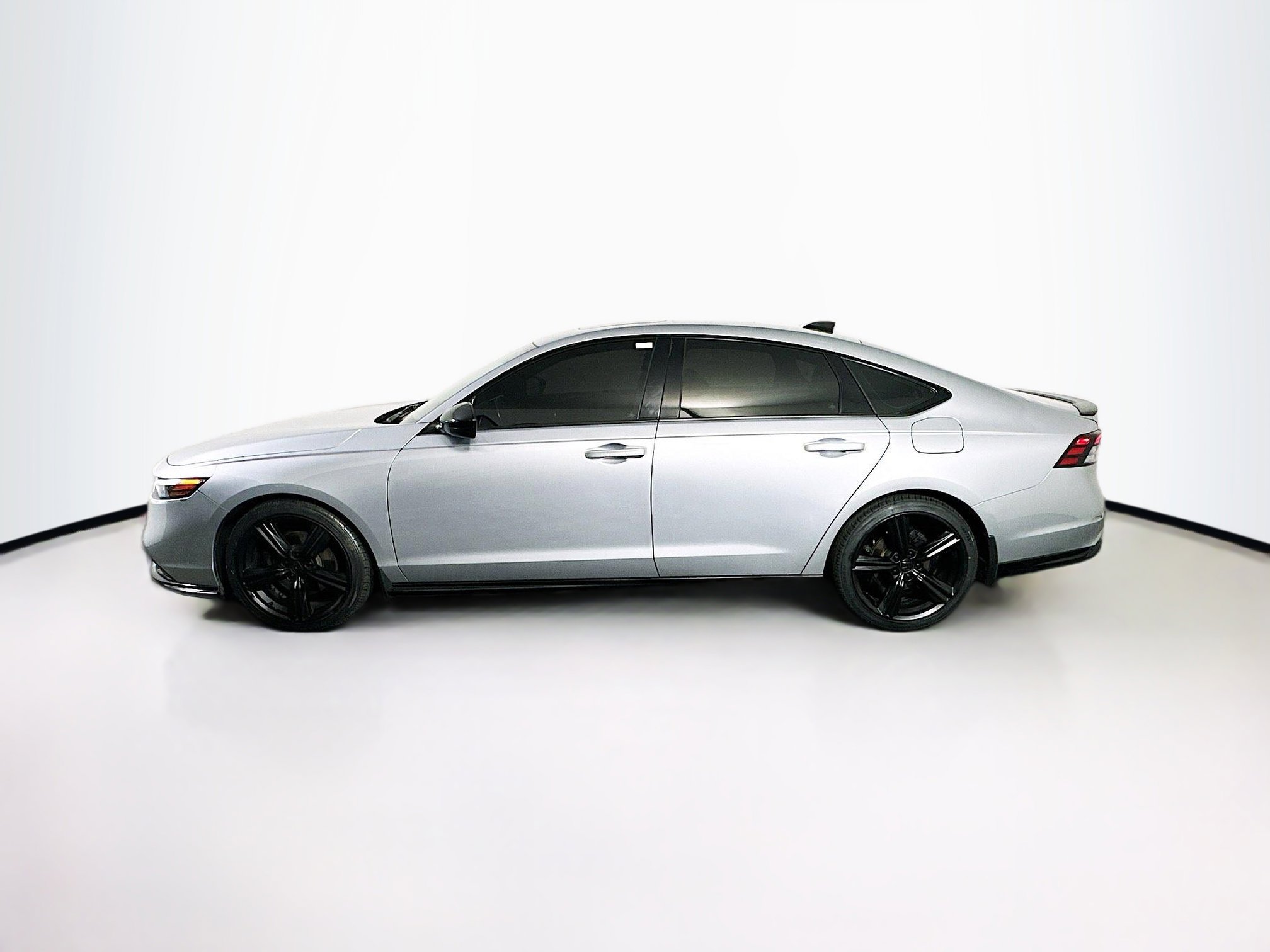 Used 2023 Honda Accord Sport image 4