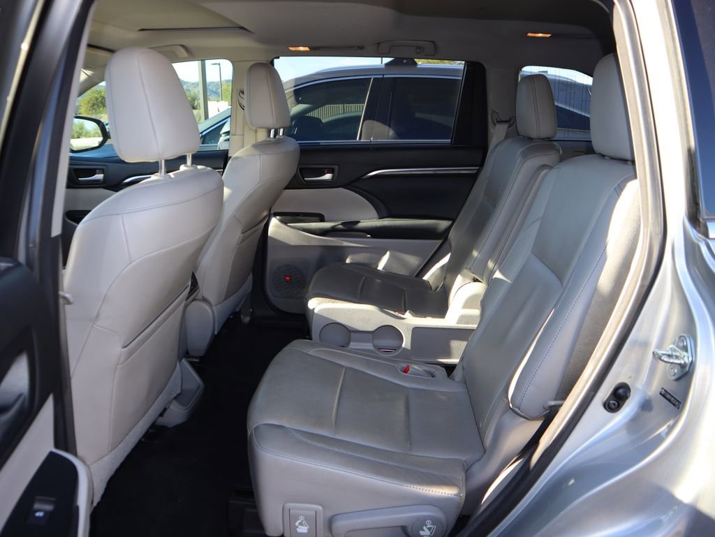 Used 2014 Toyota Highlander Limited image 10