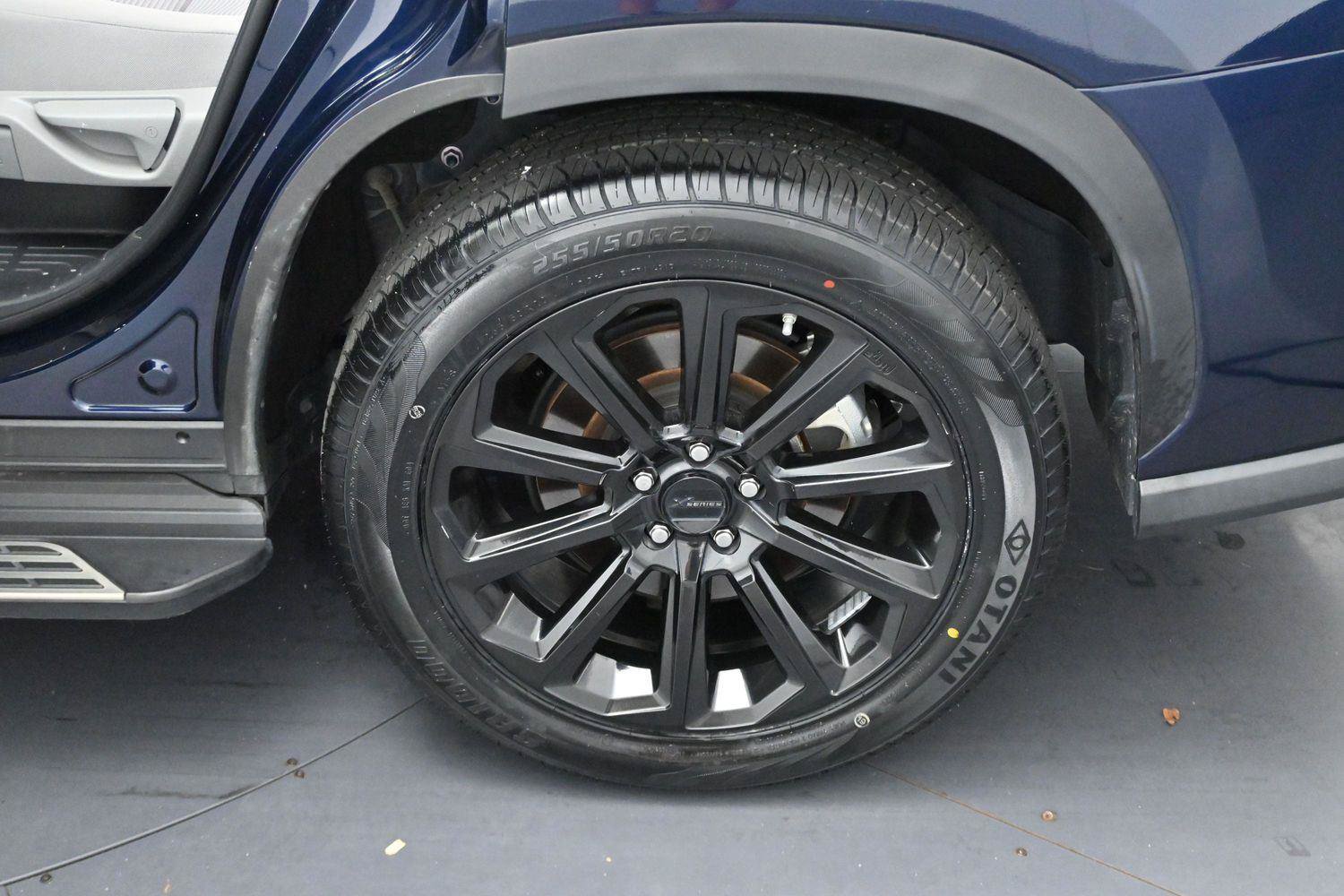 Used 2023 Toyota Highlander LE FWD image 30