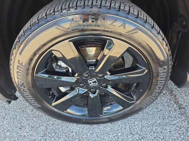 Certified 2025 Honda Pilot Black Edition image 17