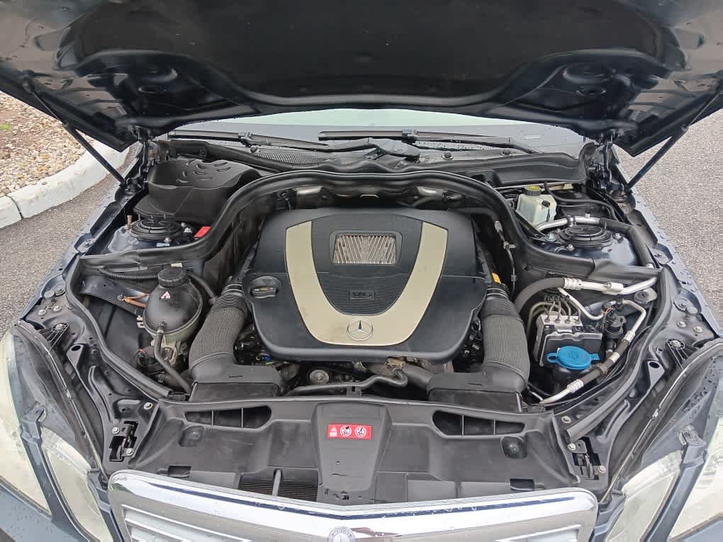 Used 2010 Mercedes-Benz E 350 4MATIC Sedan image 30