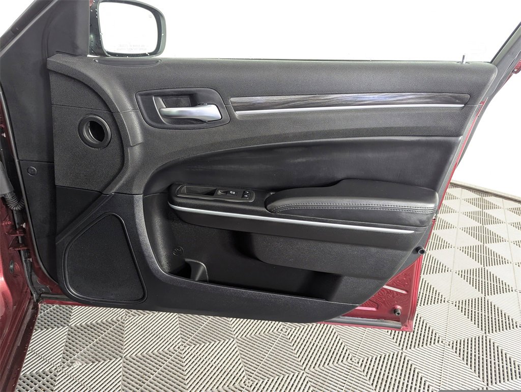 Used 2022 Chrysler 300 Touring image 31