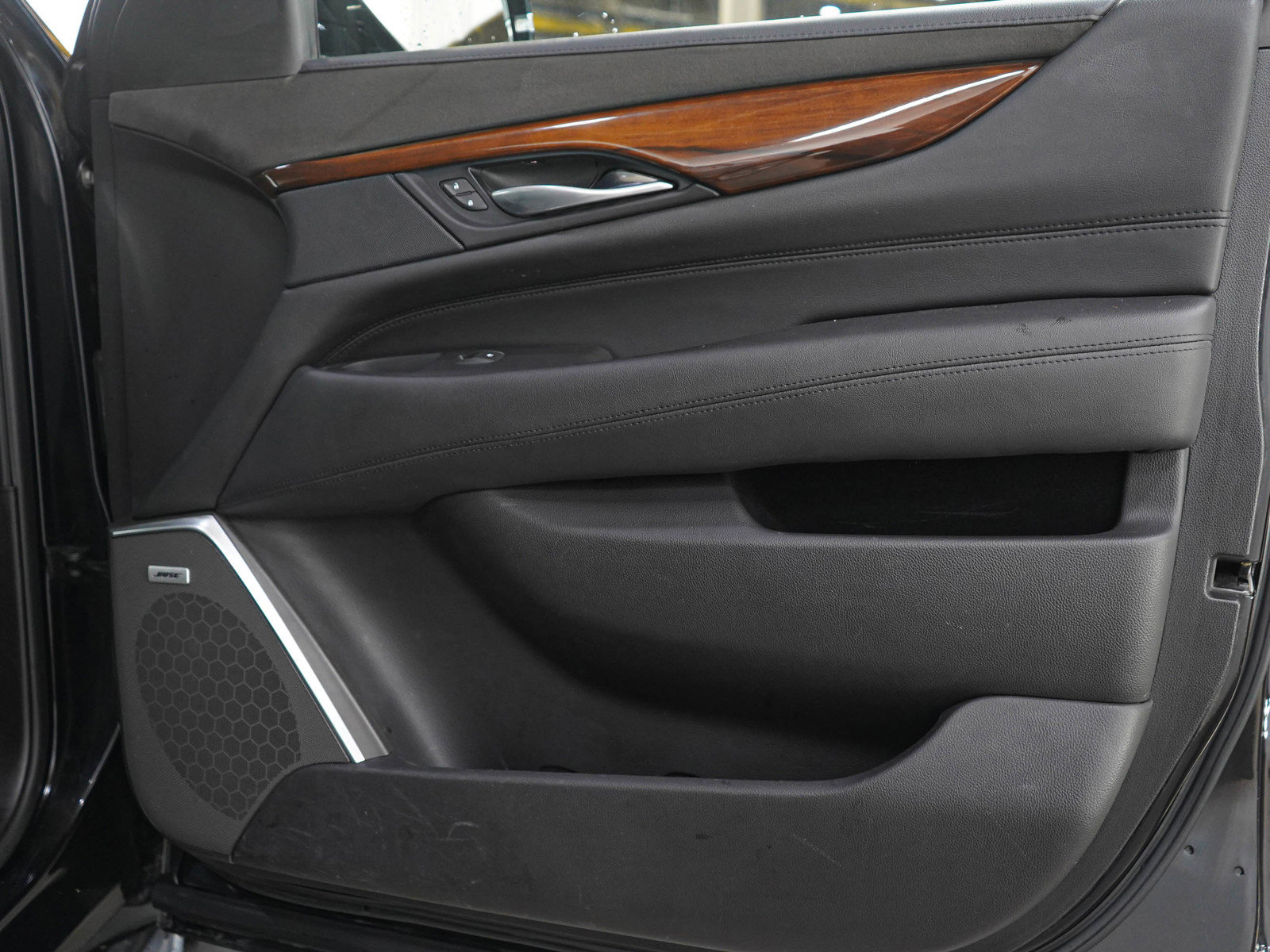 Used 2018 Cadillac Escalade Luxury AWD/4WD image 11