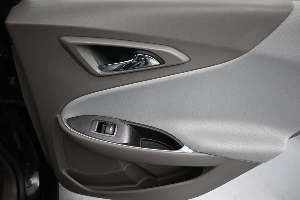 Used 2017 Chevrolet Malibu LT FWD image 34