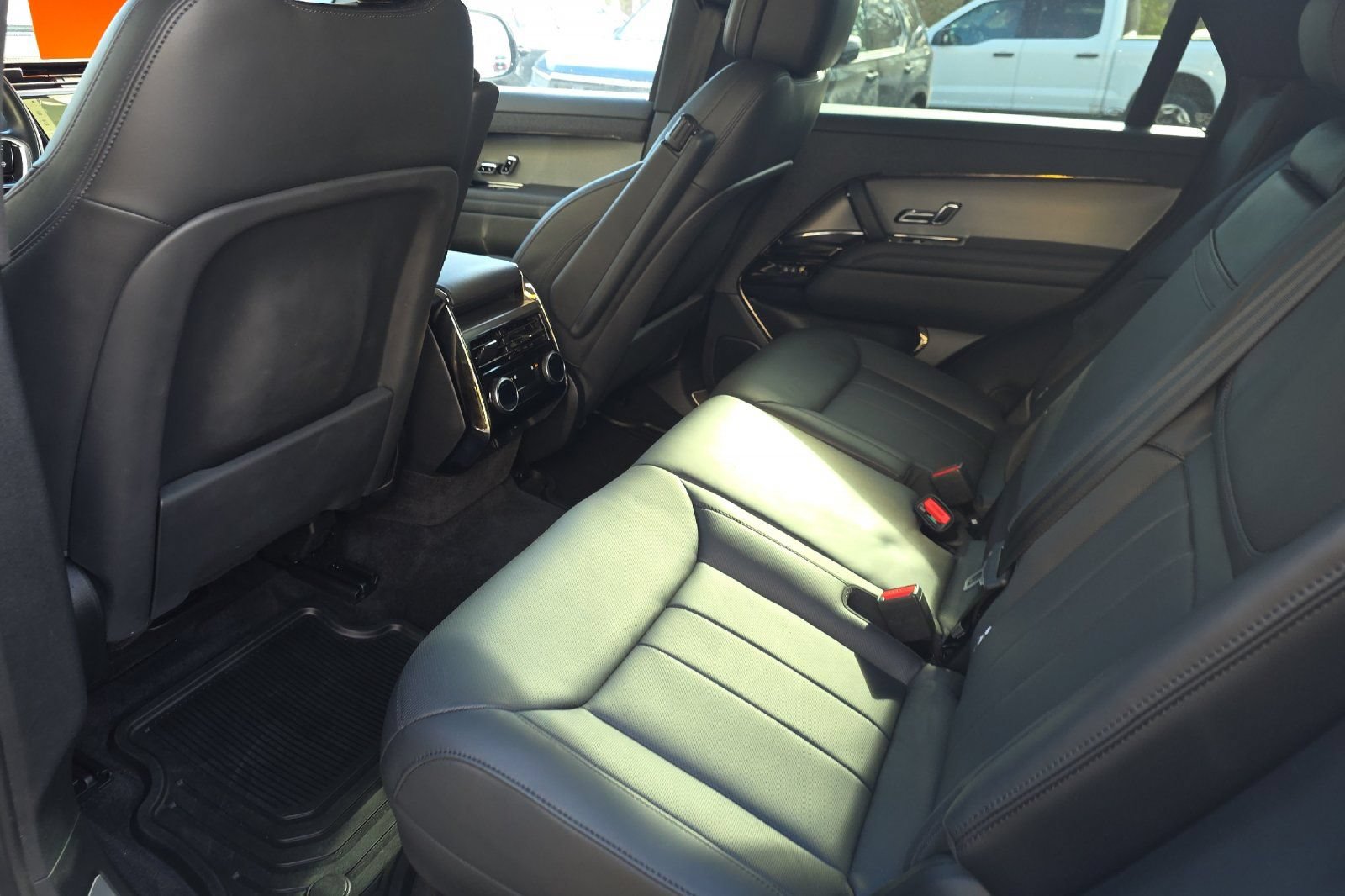 Used 2024 Land Rover Range Rover Sport SE AWD/4WD image 13