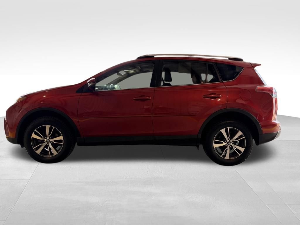 Used 2016 Toyota RAV4 XLE AWD/4WD image 2