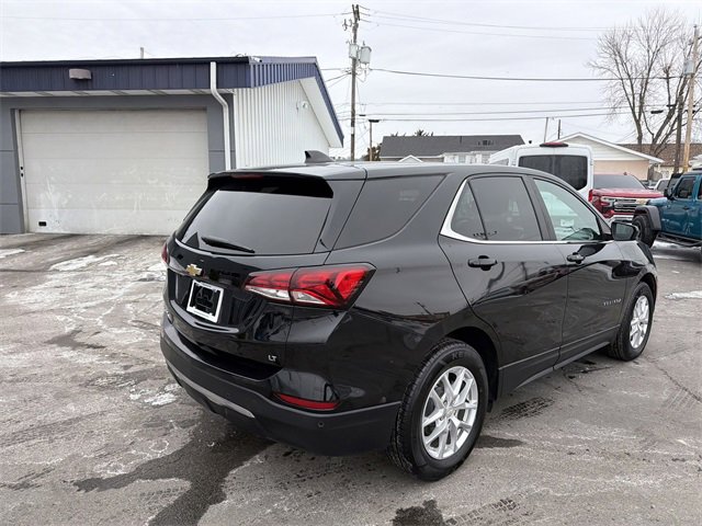 Used 2022 Chevrolet Equinox LT w/ Driver Convenience Package image 3