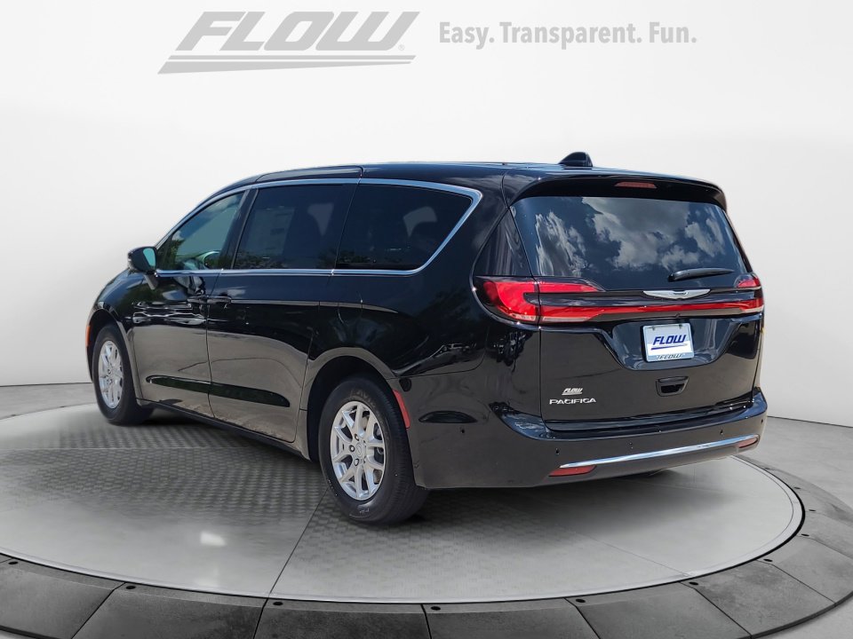 New 2025 Chrysler Pacifica Select image 5