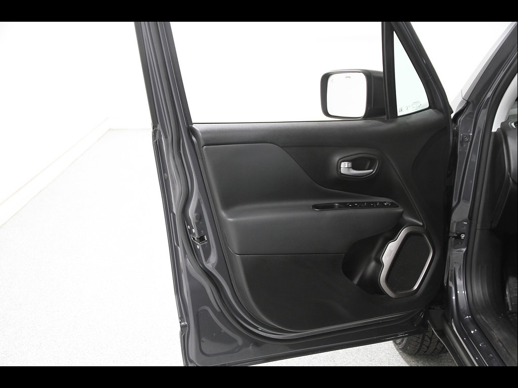 Used 2023 Jeep Renegade Latitude AWD/4WD image 4