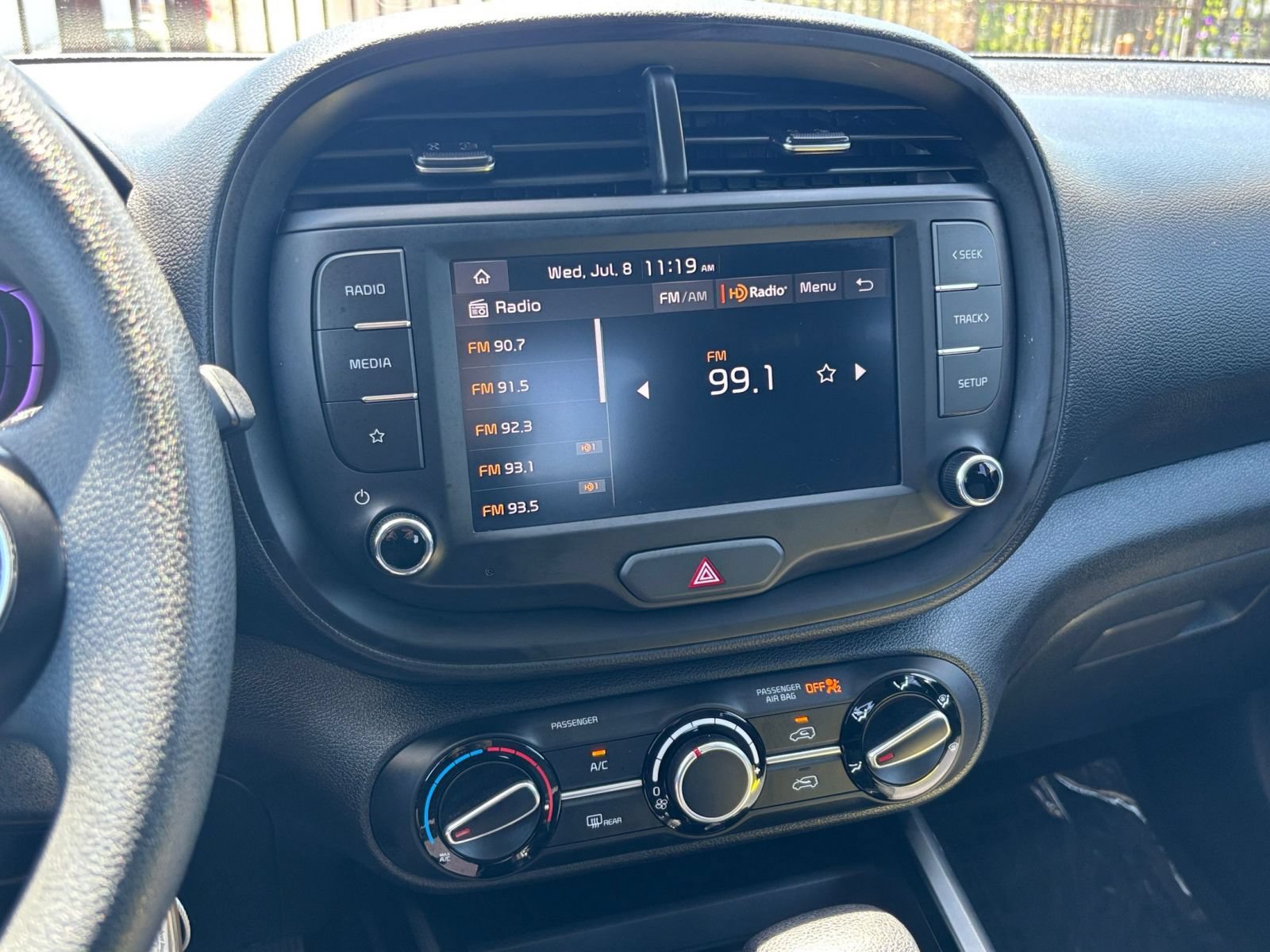 Used 2025 Kia Soul LX w/ LX Technology Package FWD image 20