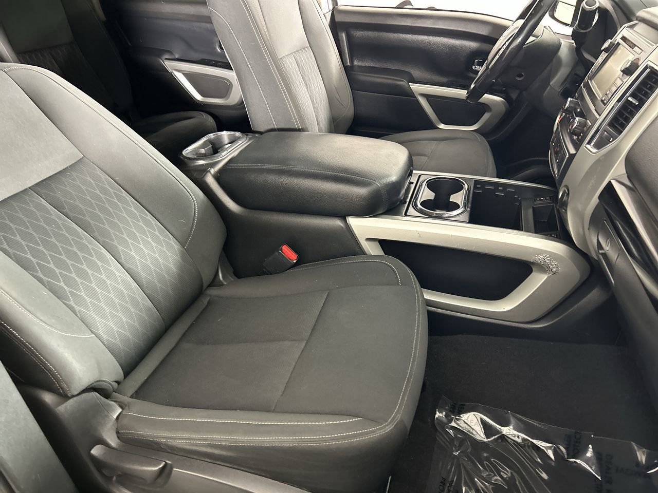 Used 2016 Nissan Titan SV image 25