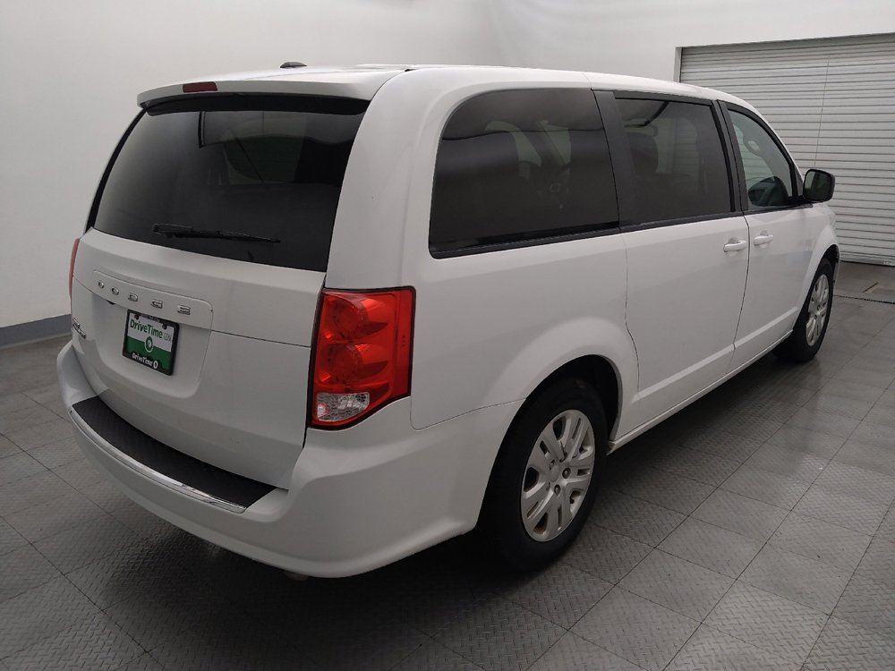 Used 2018 Dodge Grand Caravan SE w/ UConnect Hands-Free Group image 9