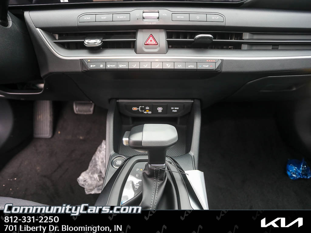 New 2025 Kia K4 LXS image 16