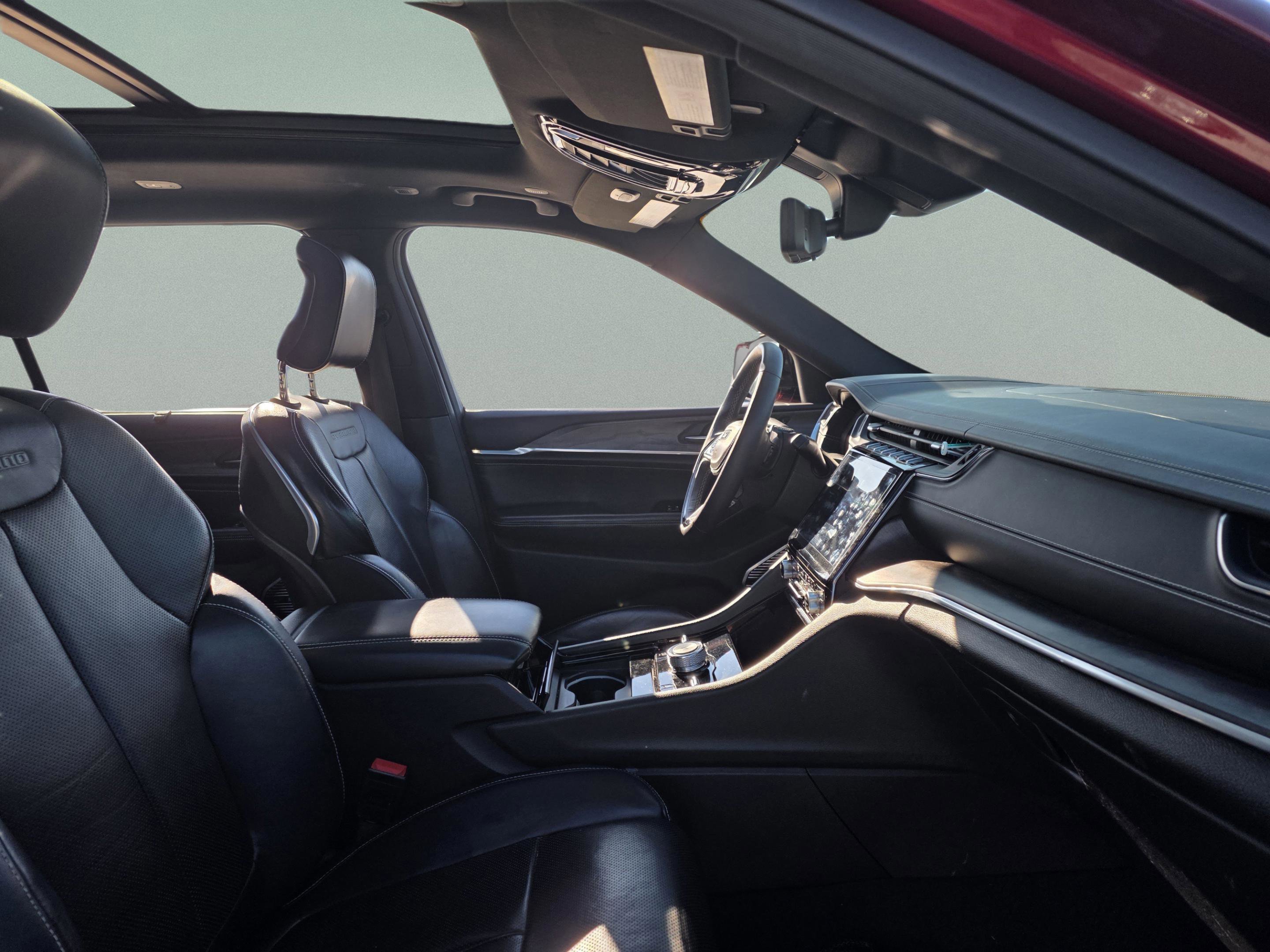 Used 2022 Jeep Grand Cherokee L Overland w/ Advanced Protech Group III image 30