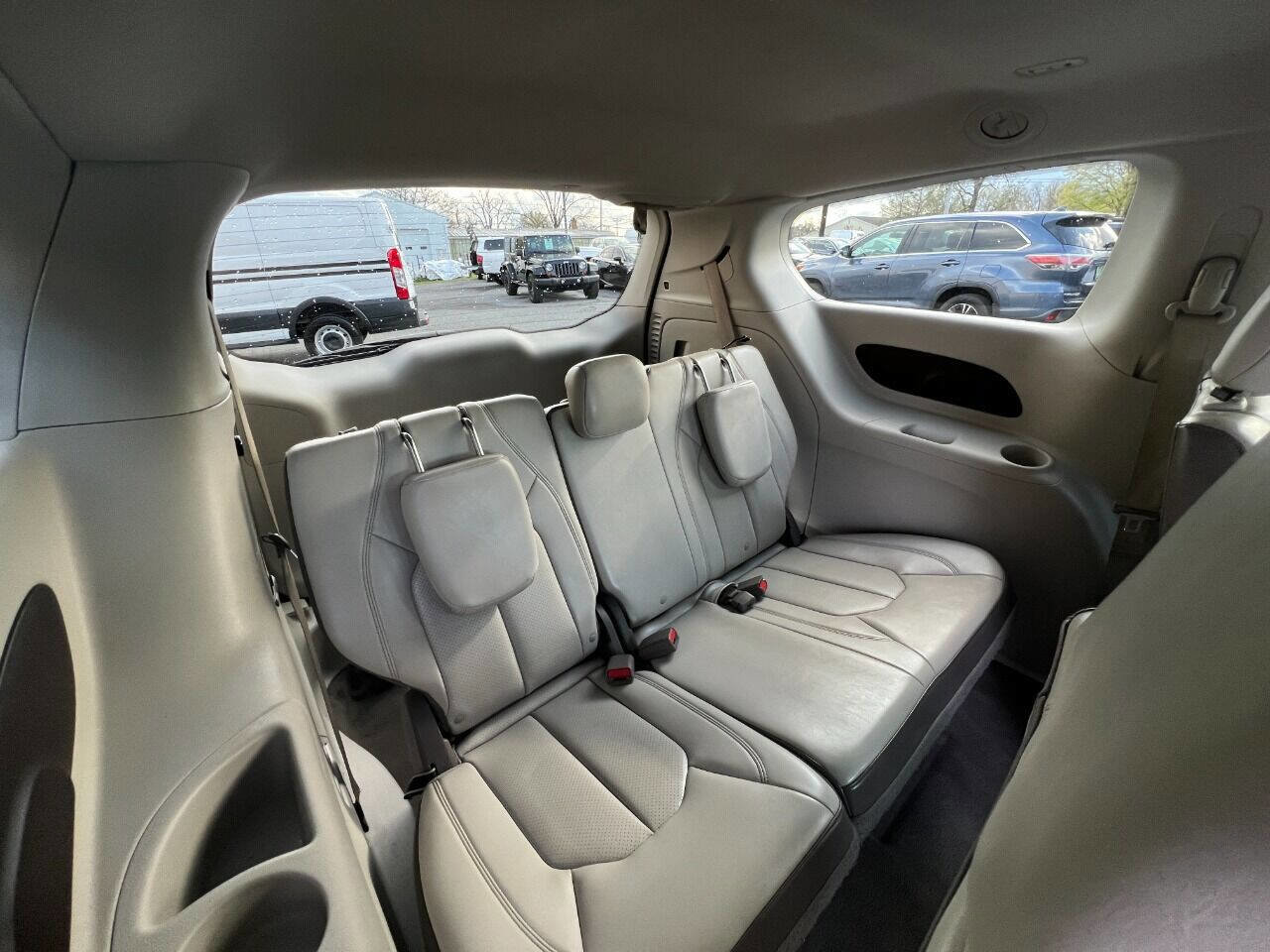 Used 2021 Chrysler Voyager Lxi image 32